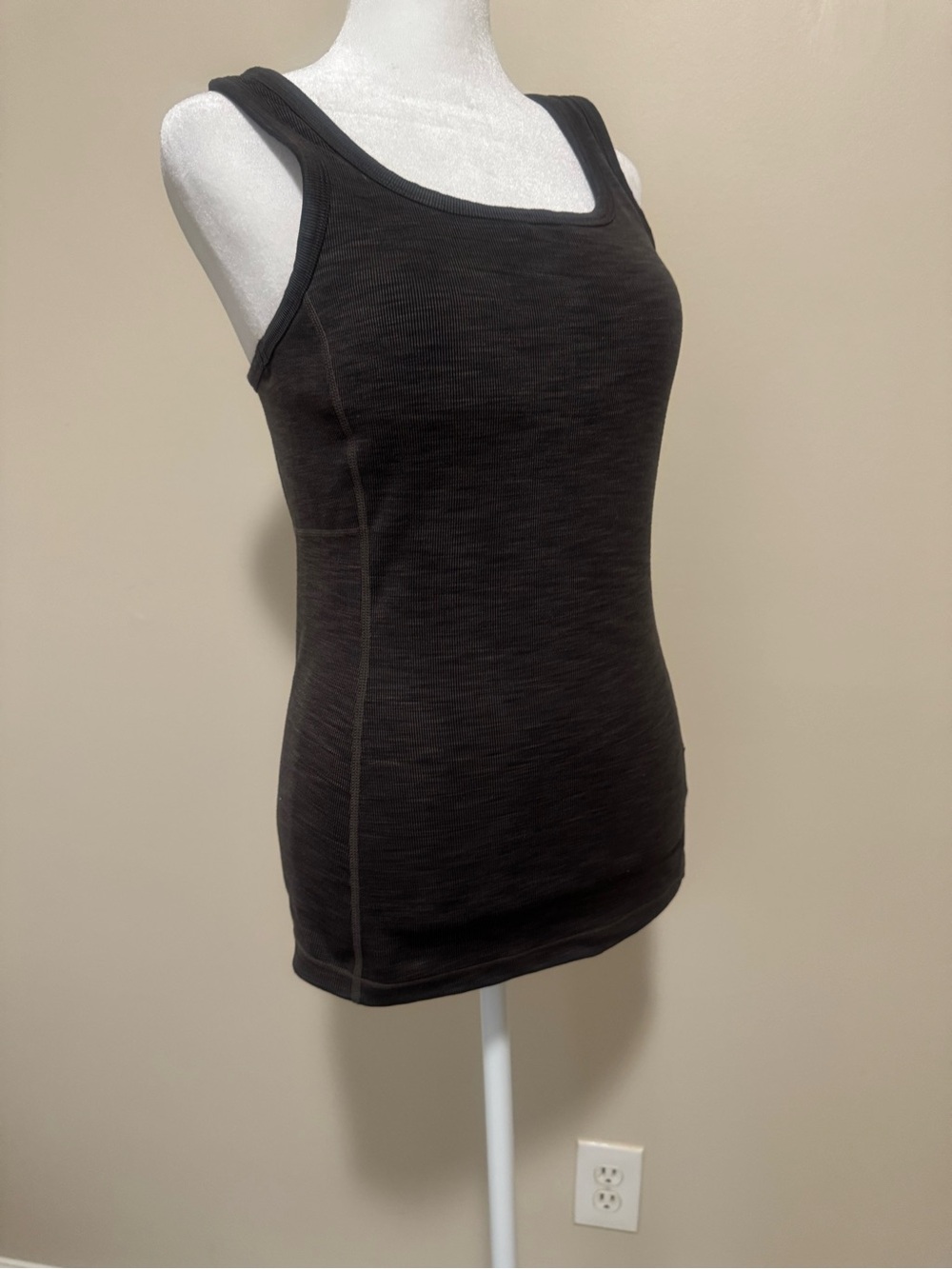 prAna Women’s Ribbed Performance Tank Top Built In Bra Racerback - Picture 4 of 8